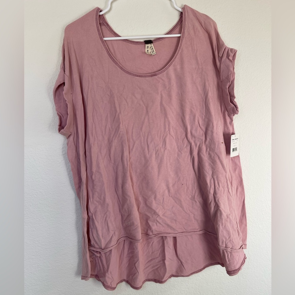 Free People Top
Color: Pink
Size S
BNWT